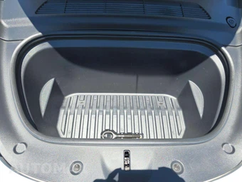 2023 Tesla Model Y Long Range - miniatura 24