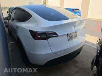 2023 Tesla Model Y Long Range - miniatura 3