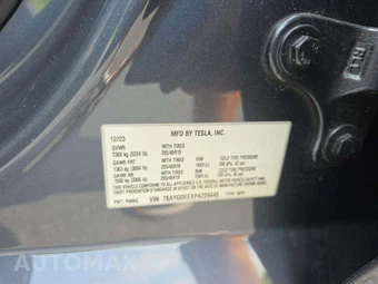 2023 Tesla Model Y Long Range - miniatura 2