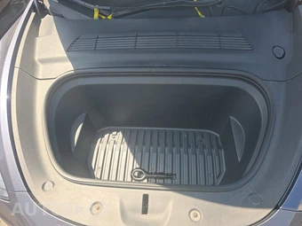 2023 Tesla Model Y Long Range - miniatura 16