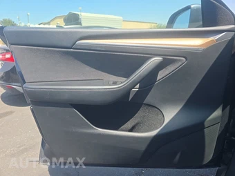 2023 Tesla Model Y Long Range - miniatura 9