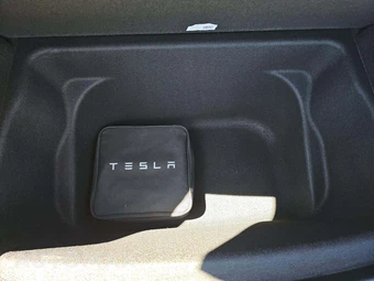 2023 Tesla Model Y Long Range - miniatura 15