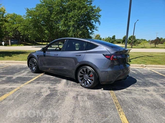 2023 Tesla Model Y Long Range - miniatura 2