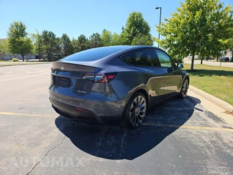 2023 Tesla Model Y Long Range - miniatura 3