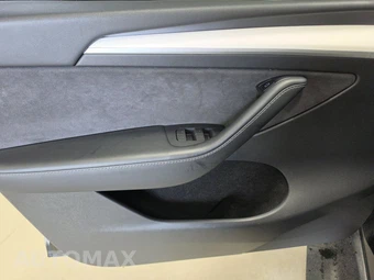 2023 Tesla Model Y Long Range - miniatura 9