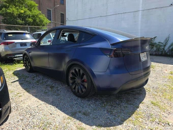 2023 Tesla Model Y Long Range - miniatura 2