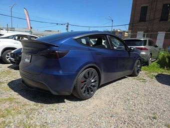 2023 Tesla Model Y Long Range - miniatura 3