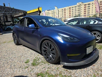 2023 Tesla Model Y Long Range - miniatura 4