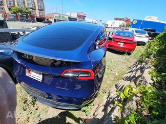 2023 Tesla Model Y Performance - miniatura 3