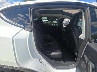 2023 Tesla Model Y Performance - miniatura 17