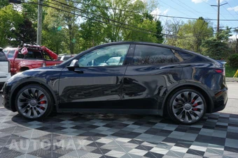 2023 Tesla Model Y Performance - miniatura 11
