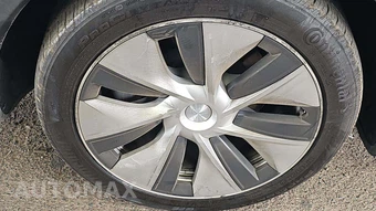 2023 Tesla Model Y Standard Range - miniatura 27