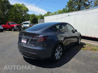 2023 Tesla Model Y Standard Range - miniatura 3
