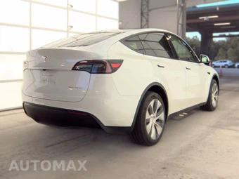 2023 Tesla Model Y Standard Range - miniatura 5