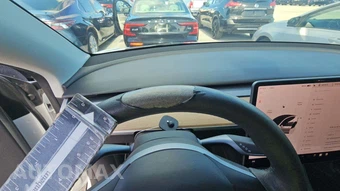 2023 Tesla Model Y Standard Range - miniatura 28