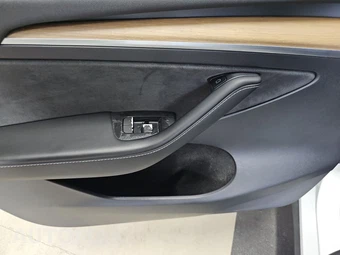 2023 Tesla Model Y Standard Range - miniatura 9