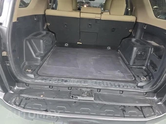 2023 Toyota 4Runner SR5 – miniatura 13