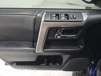 2023 Toyota 4Runner SR5 – miniatura 9