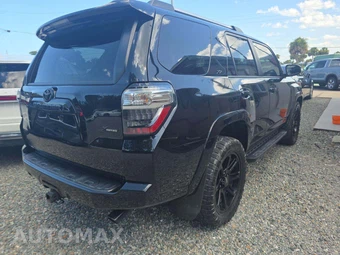 2023 Toyota 4Runner SR5 - miniatura 3