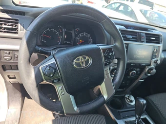 2023 Toyota 4Runner SR5 - miniatura 10