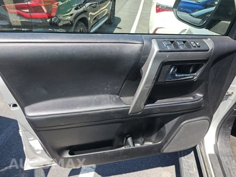 2023 Toyota 4Runner SR5 - miniatura 9