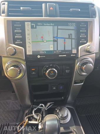 2023 Toyota 4Runner SR5 - miniatura 10