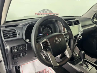 2023 Toyota 4Runner SR5 - miniatura 10