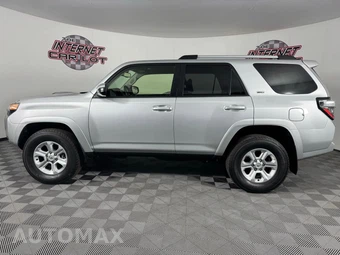 2023 Toyota 4Runner SR5 - miniatura 4