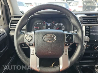 2023 Toyota 4Runner SR5 - miniatura 10