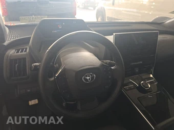 2023 Toyota bZ4X XLE - miniatura 11