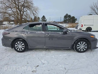 2023 Toyota Camry Hybrid LE - miniatura 4