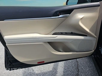2023 Toyota Camry Hybrid LE - miniatura 9