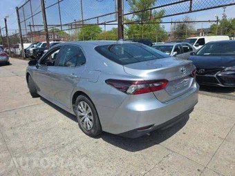 2023 Toyota Camry Hybrid LE - miniatura 2
