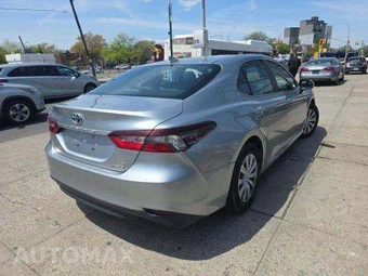 2023 Toyota Camry Hybrid LE - miniatura 3