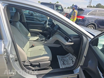 2023 Toyota Camry Hybrid SE - miniatura 8
