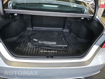 2023 Toyota Camry Hybrid SE - miniatura 16