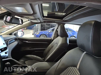 2023 Toyota Camry Hybrid SE - miniatura 17