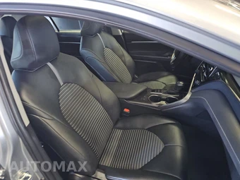 2023 Toyota Camry Hybrid SE - miniatura 8