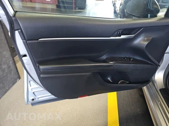 2023 Toyota Camry Hybrid SE - miniatura 9