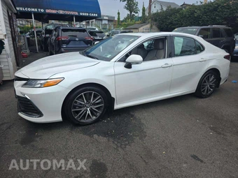 2023 Toyota Camry Hybrid XLE