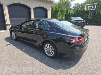 2023 Toyota Camry LE - miniatura 2