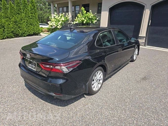 2023 Toyota Camry LE - miniatura 3