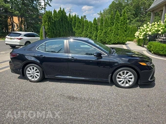 2023 Toyota Camry LE - miniatura 4