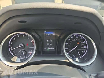 2023 Toyota Camry LE - miniatura 9