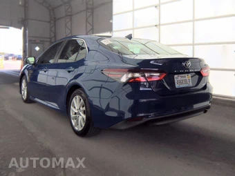 2023 Toyota Camry LE - miniatura 8