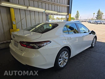 2023 Toyota Camry LE - miniatura 4