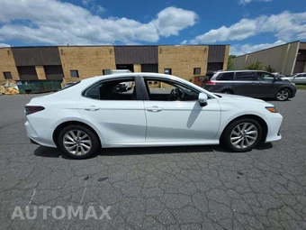 2023 Toyota Camry LE - miniatura 4