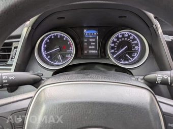 2023 Toyota Camry LE - miniatura 3