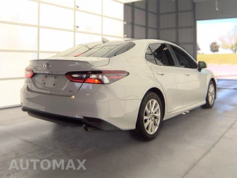 2023 Toyota Camry LE - miniatura 4
