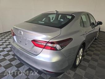 2023 Toyota Camry LE - miniatura 4